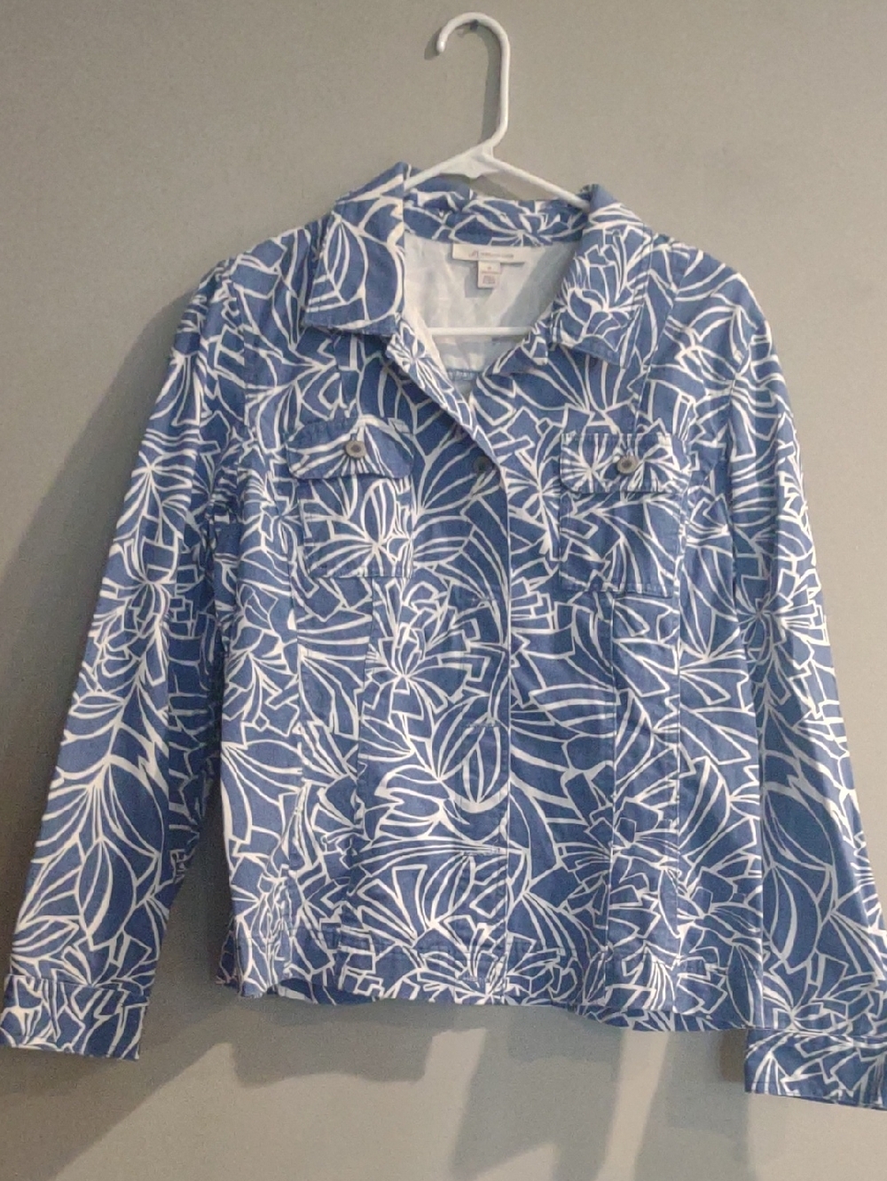 JM Collection Women's 10 Blue and White‎ Floral Jean Jacket